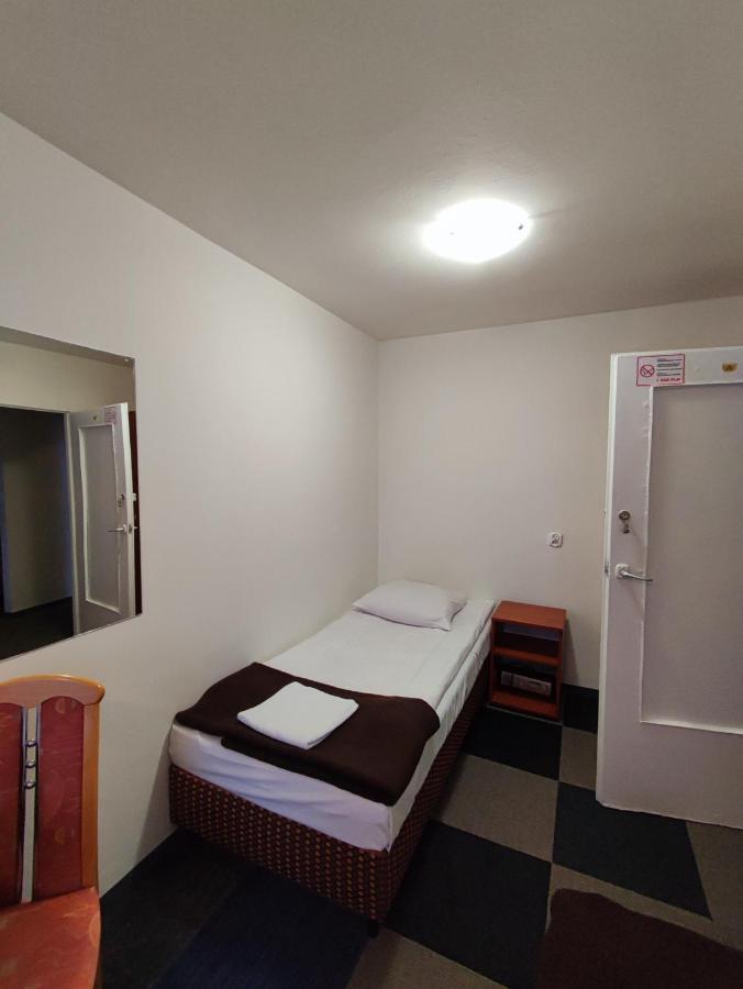 Plonia Economy Hostel Szczecin Buitenkant foto