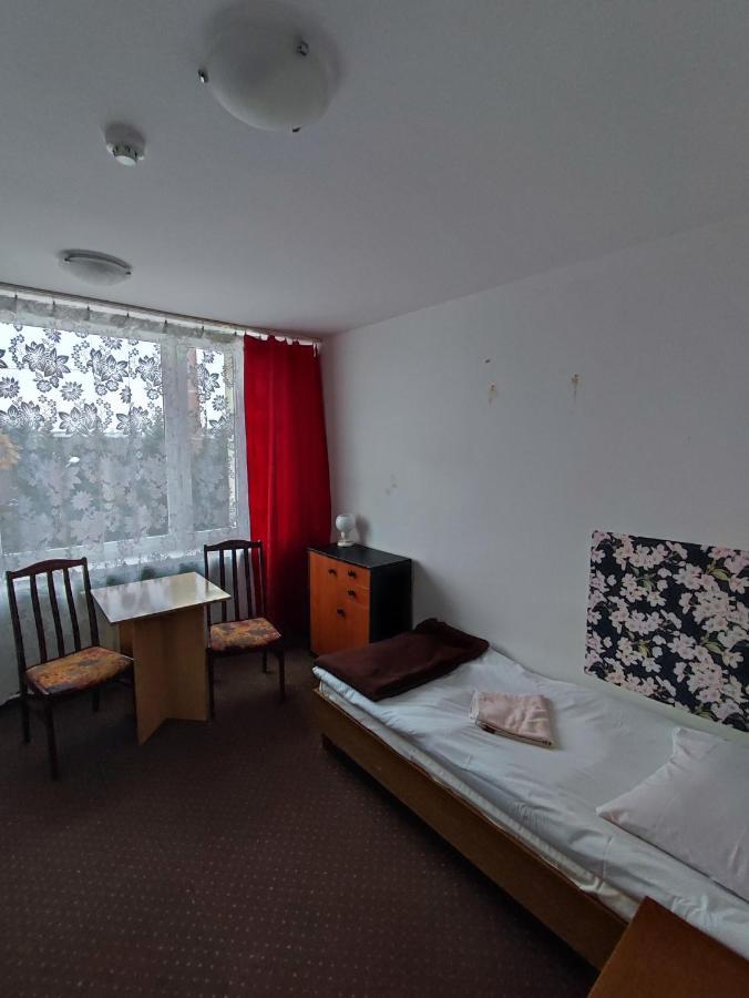 Plonia Economy Hostel Szczecin Buitenkant foto